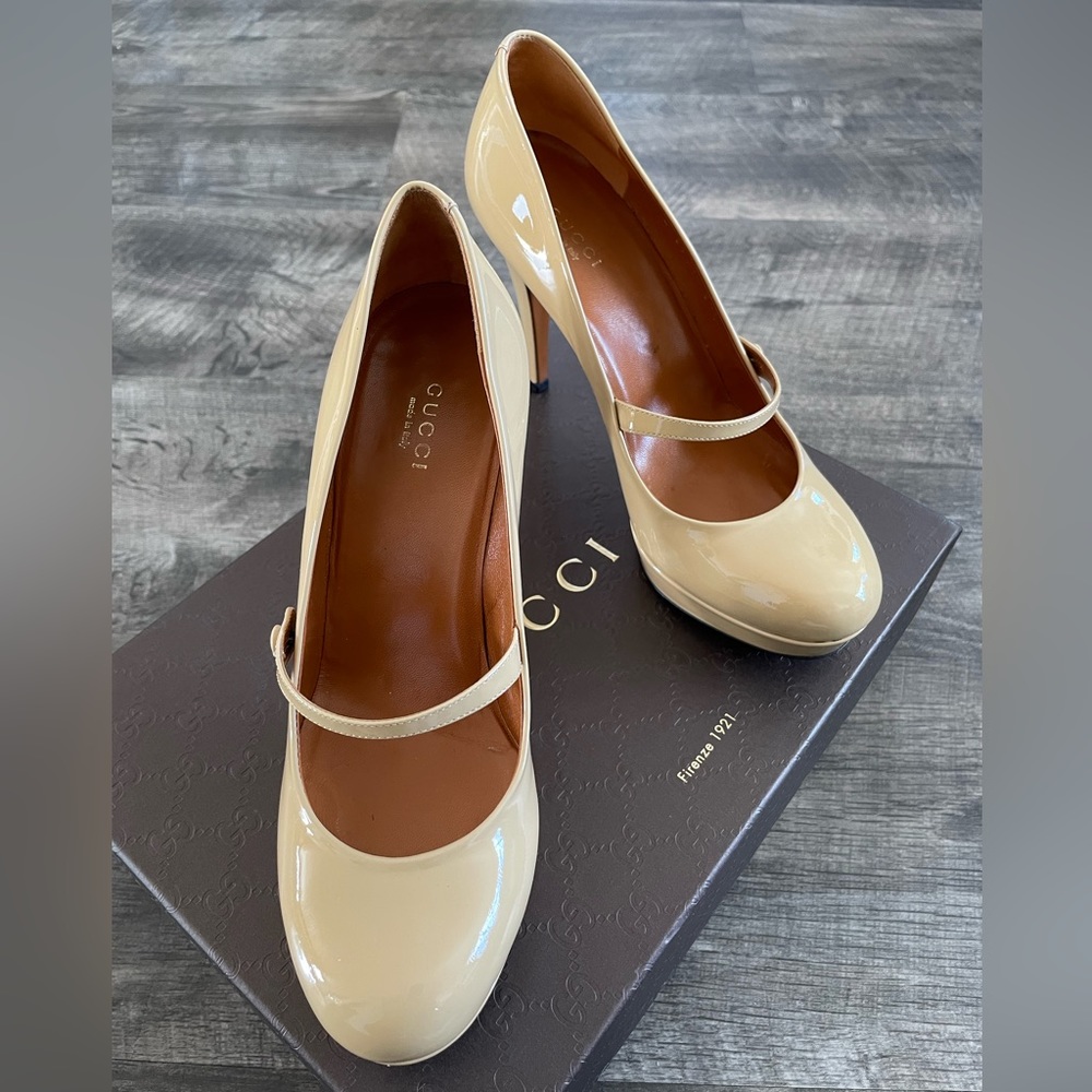 Gucci Tan Heels Sleek Design - Picture 2 of 16